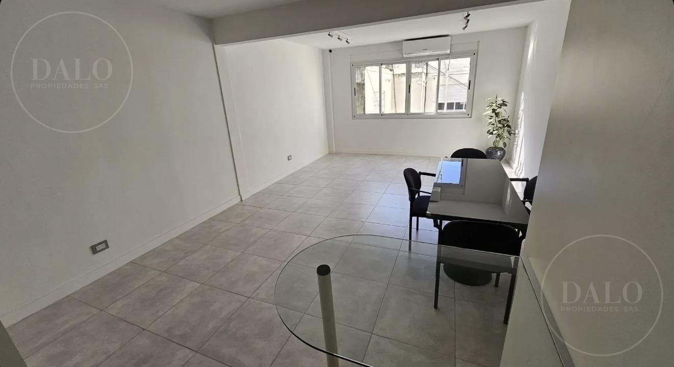 Beautiful, Super-Bright Studio Apartment, Fully Renovated to Look Brand New
