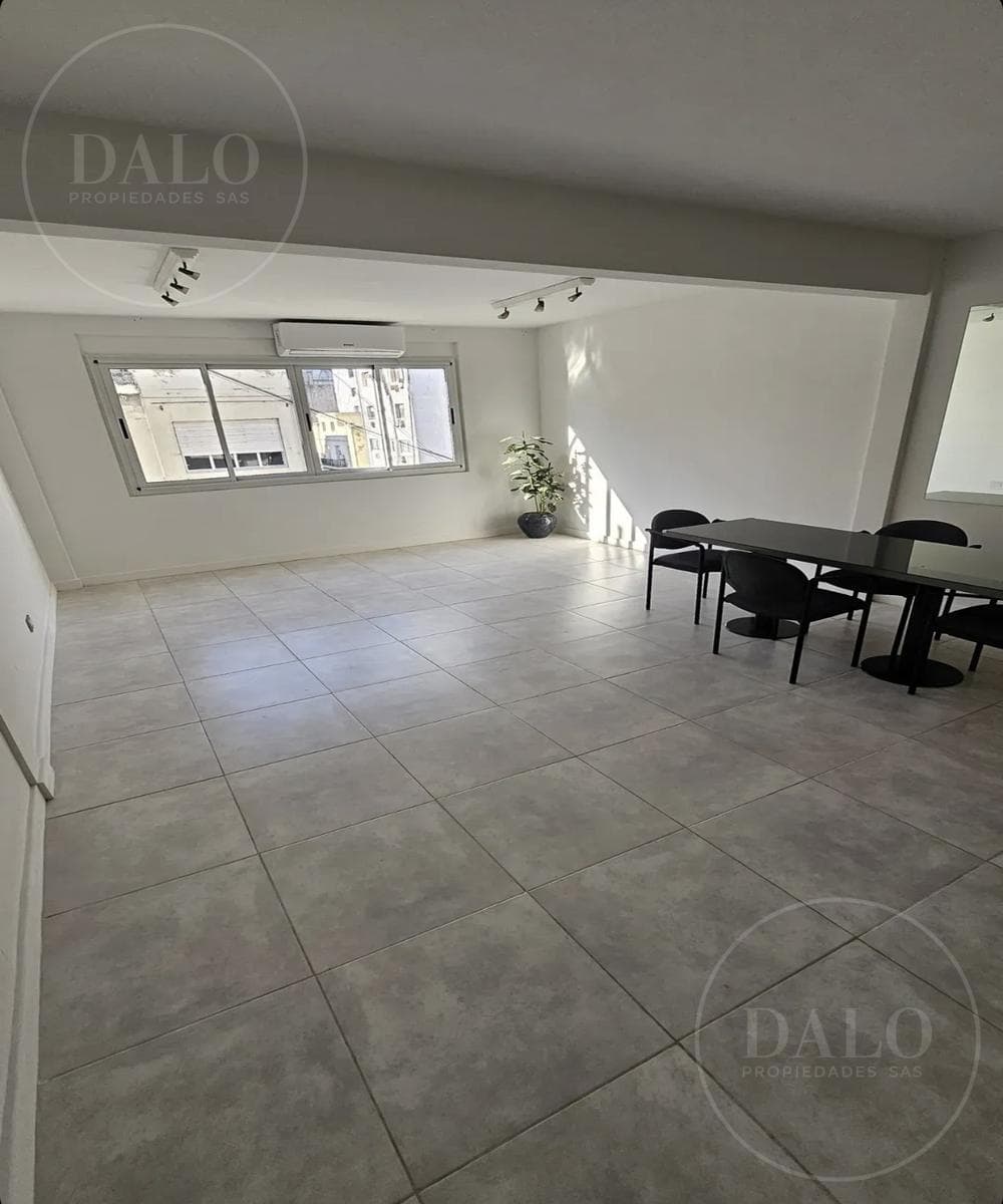 Beautiful, Super-Bright Studio Apartment, Fully Renovated to Look Brand New