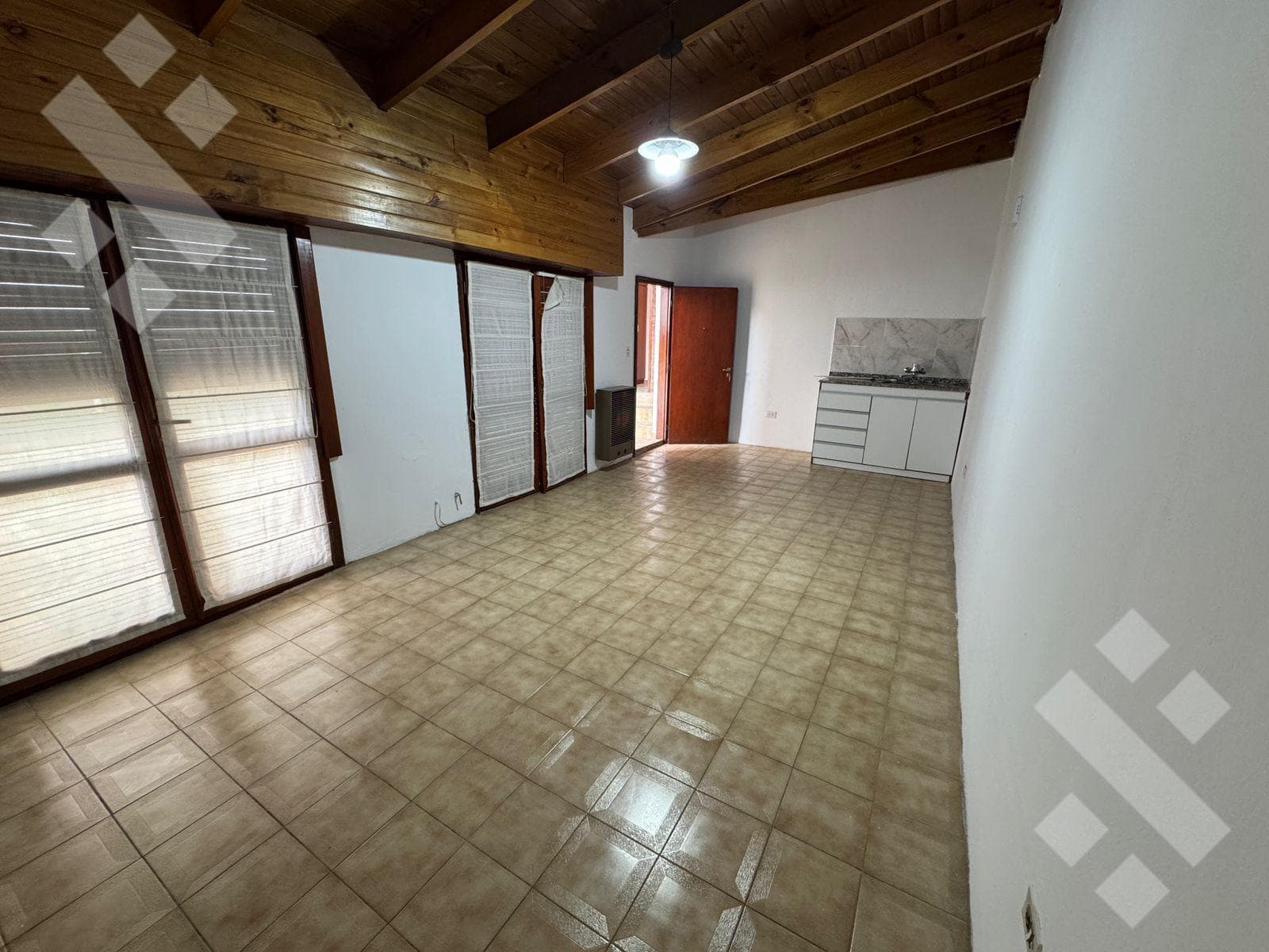 FOR RENT: 4-Bedroom Apartment - Centro Neighborhood, Neuquén