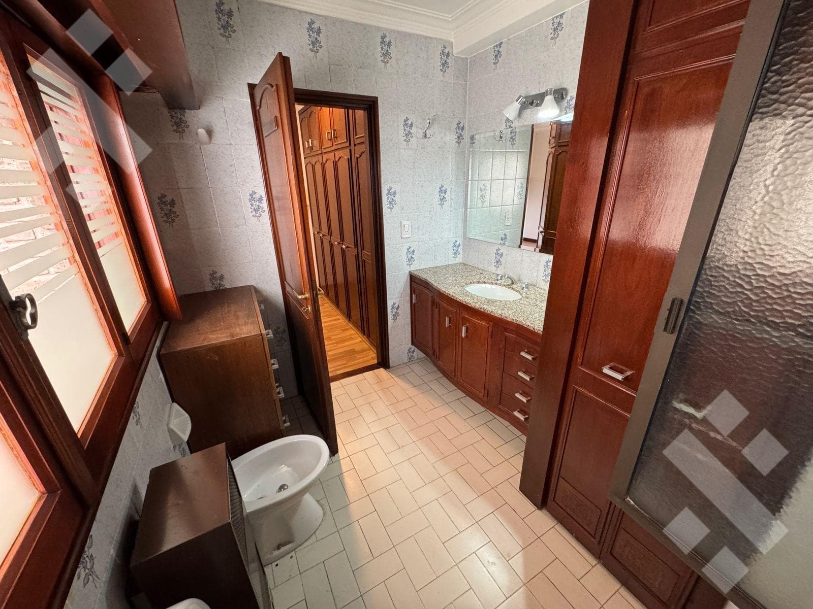 FOR RENT: 4-Bedroom Apartment - Centro Neighborhood, Neuquén