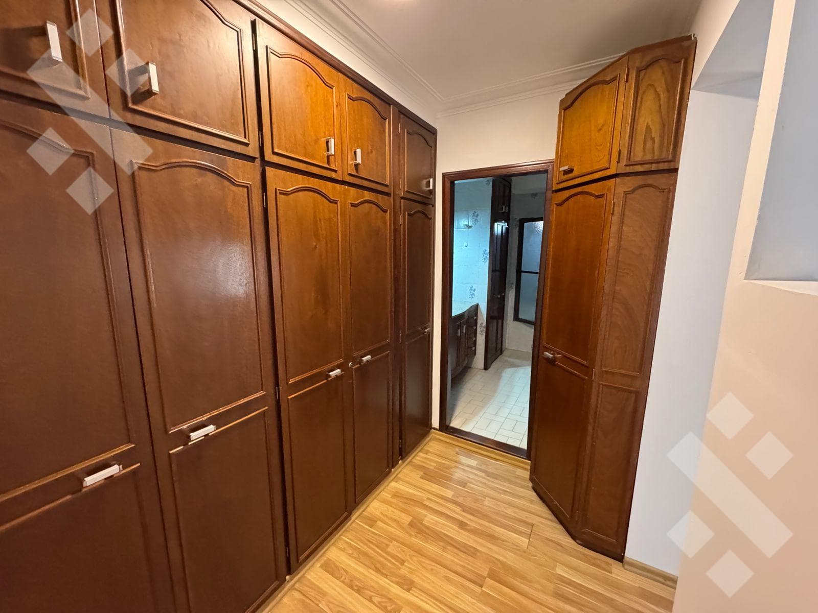 FOR RENT: 4-Bedroom Apartment - Centro Neighborhood, Neuquén