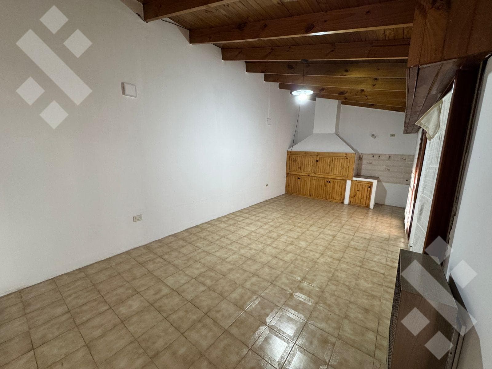 FOR RENT: 4-Bedroom Apartment - Centro Neighborhood, Neuquén