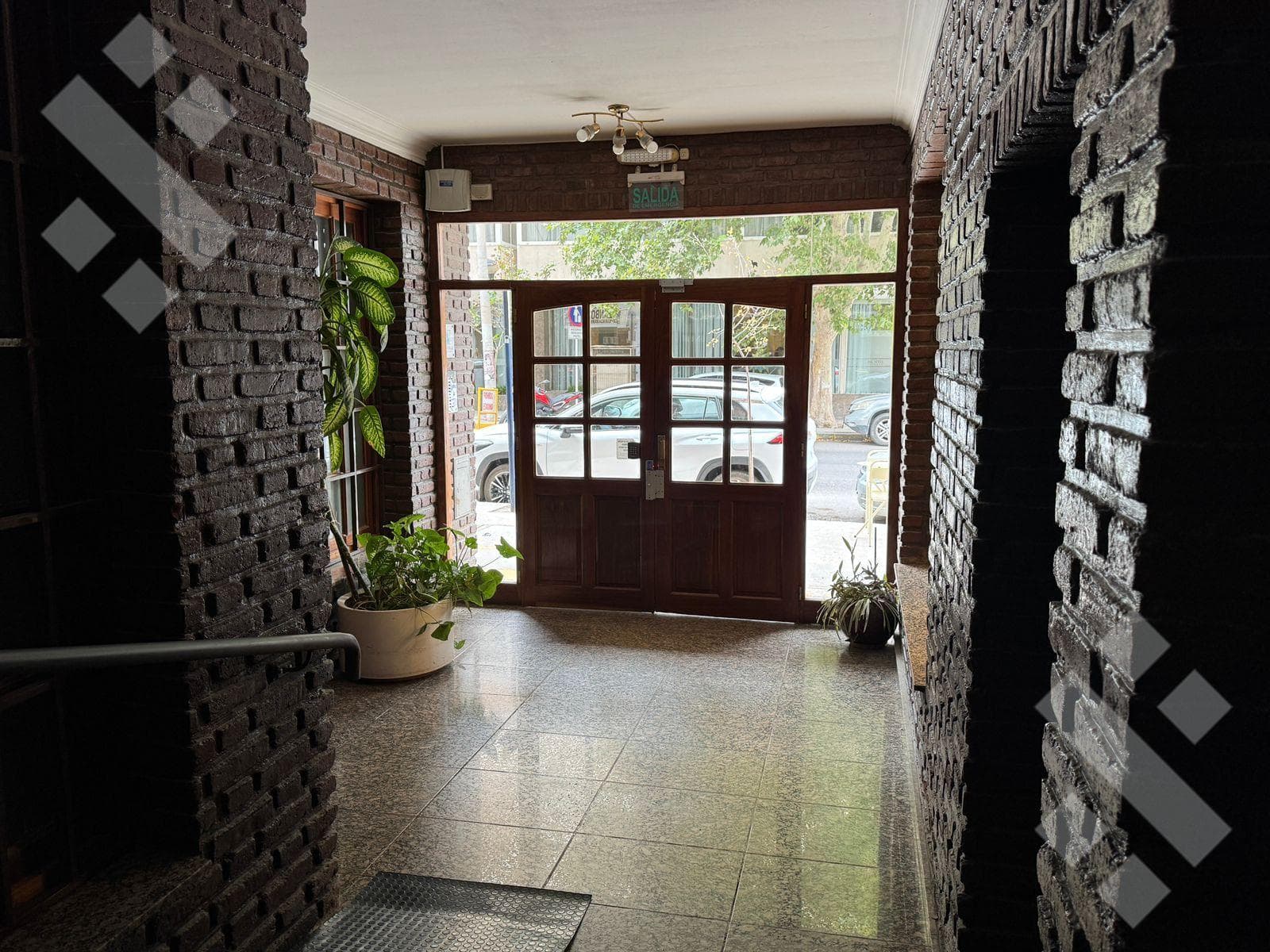 FOR RENT: 4-Bedroom Apartment - Centro Neighborhood, Neuquén