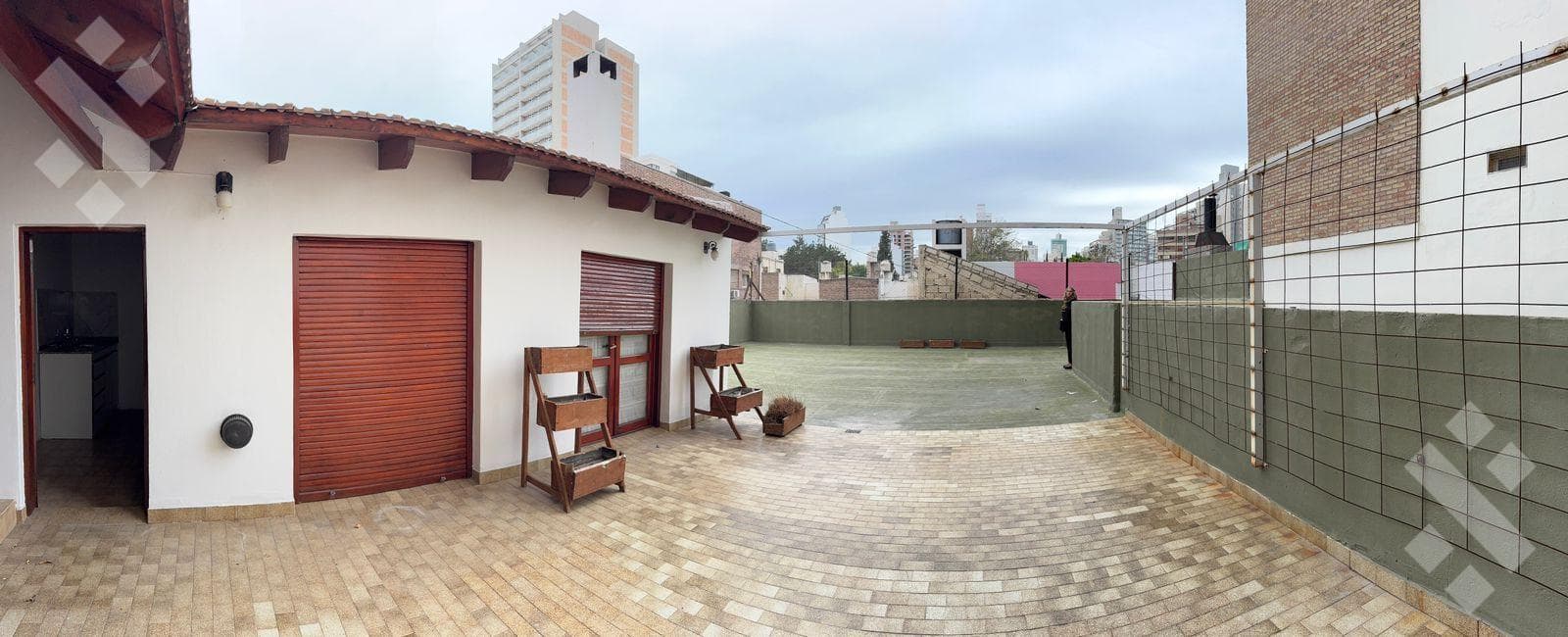 FOR RENT: 4-Bedroom Apartment - Centro Neighborhood, Neuquén