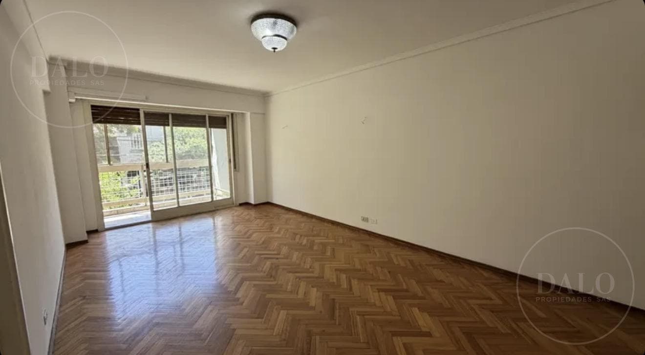 Spacious and Bright 4-Room Apartment in San Cristóbal