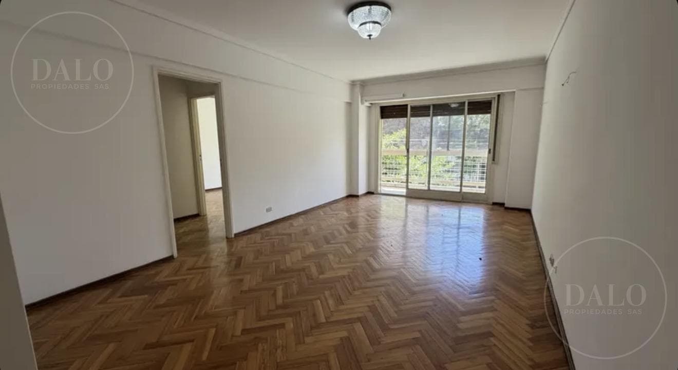 Spacious and Bright 4-Room Apartment in San Cristóbal