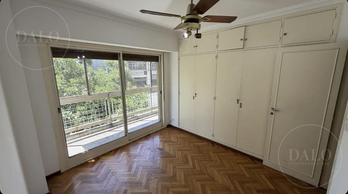 Spacious and Bright 4-Room Apartment in San Cristóbal