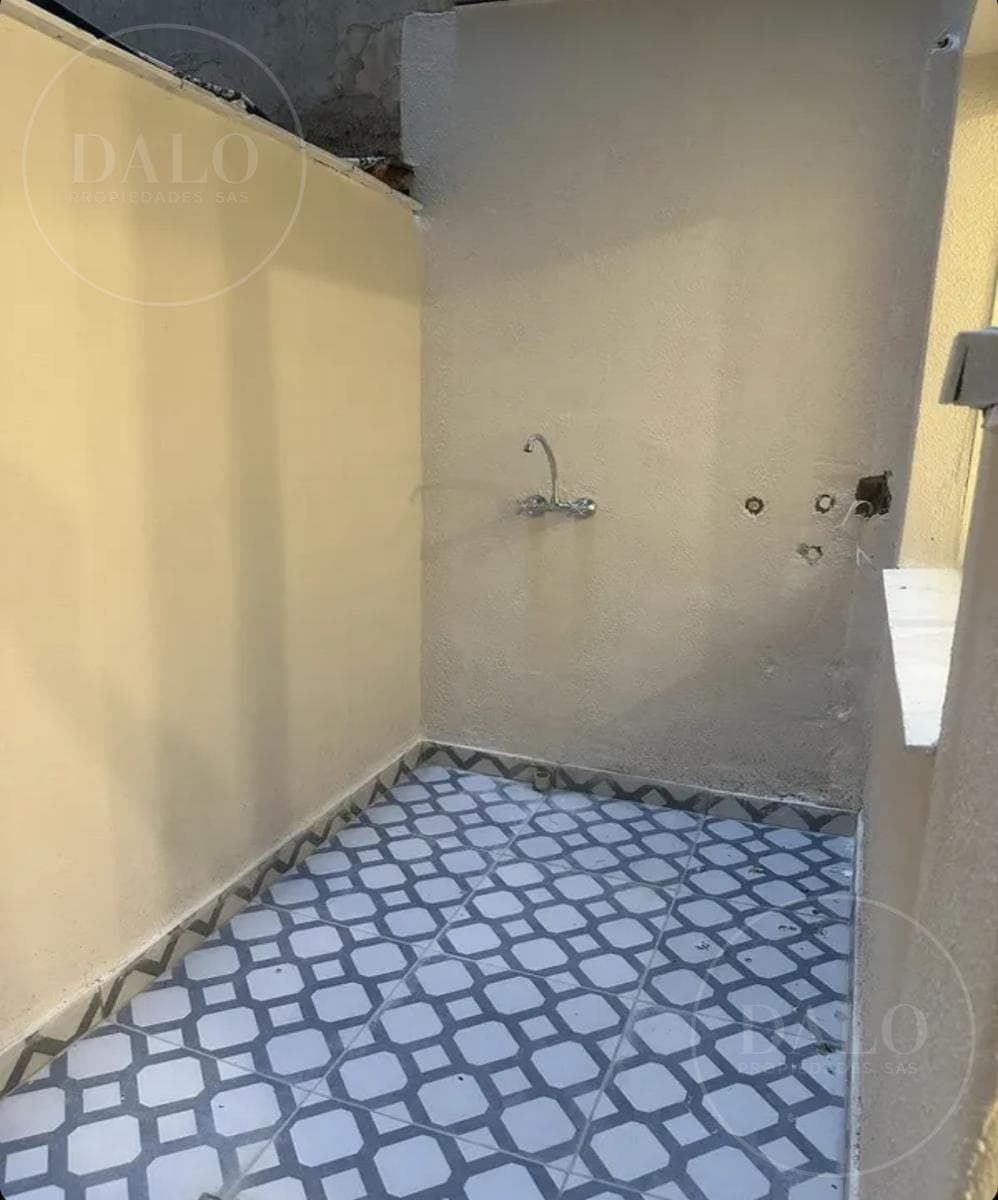 4-Room Apartment with a Bright Patio, in Pristine Condition in Balvanera