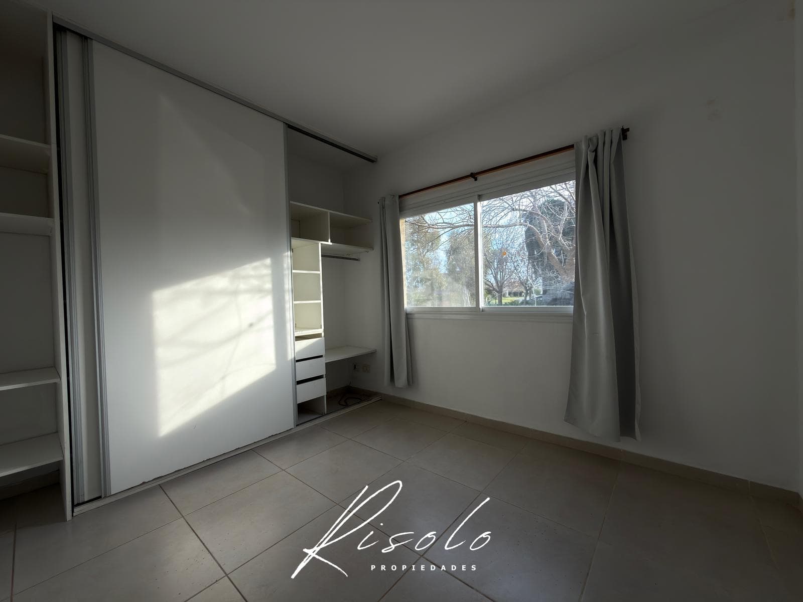 House for Sale. 3 bedrooms. Pergola, Grill. Great Deal! Gated Community, Escobar