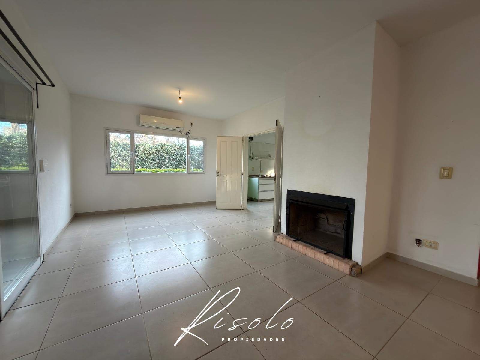 House for Sale. 3 bedrooms. Pergola, Grill. Great Deal! Gated Community, Escobar