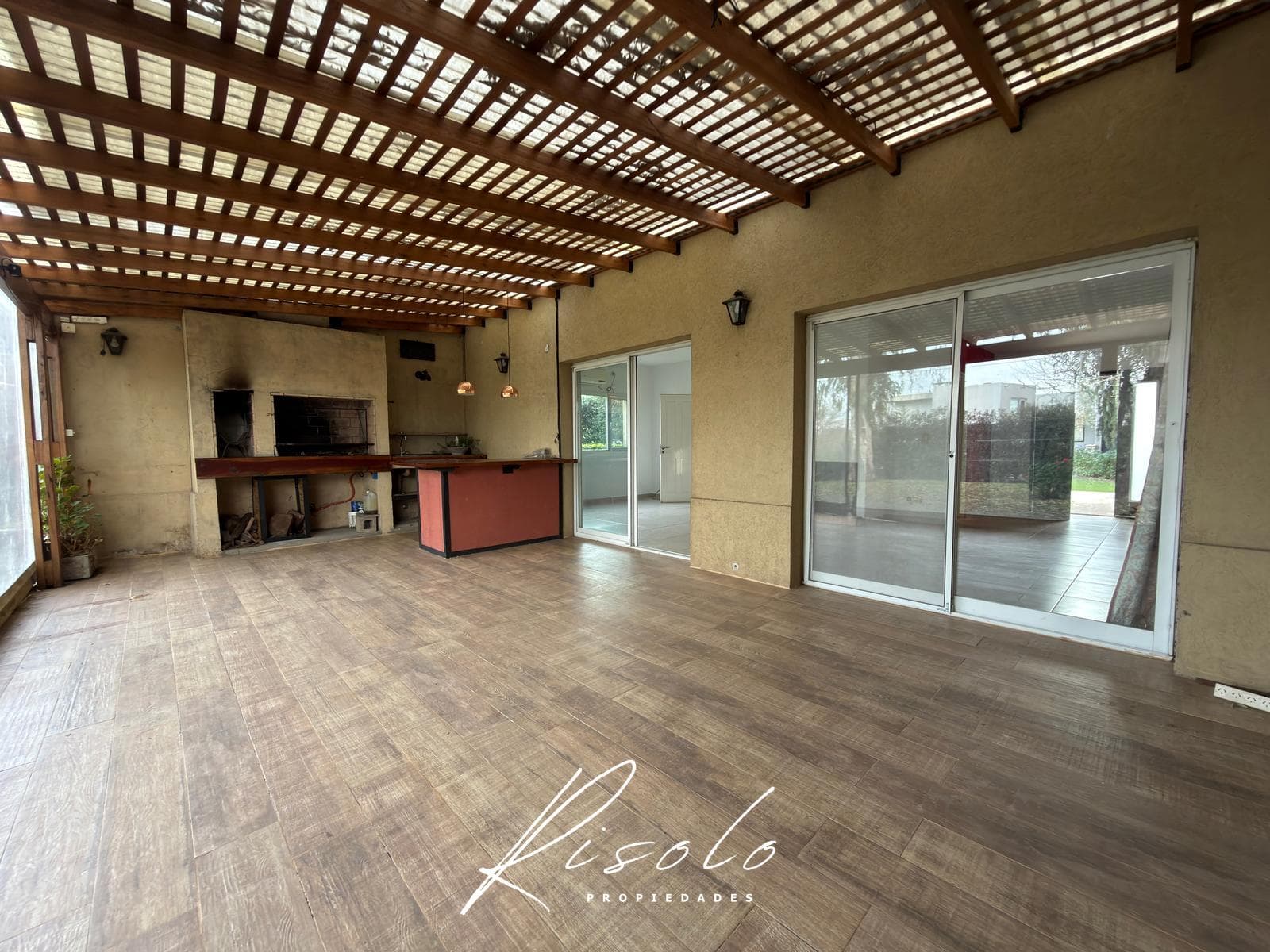 House for Sale. 3 bedrooms. Pergola, Grill. Great Deal! Gated Community, Escobar