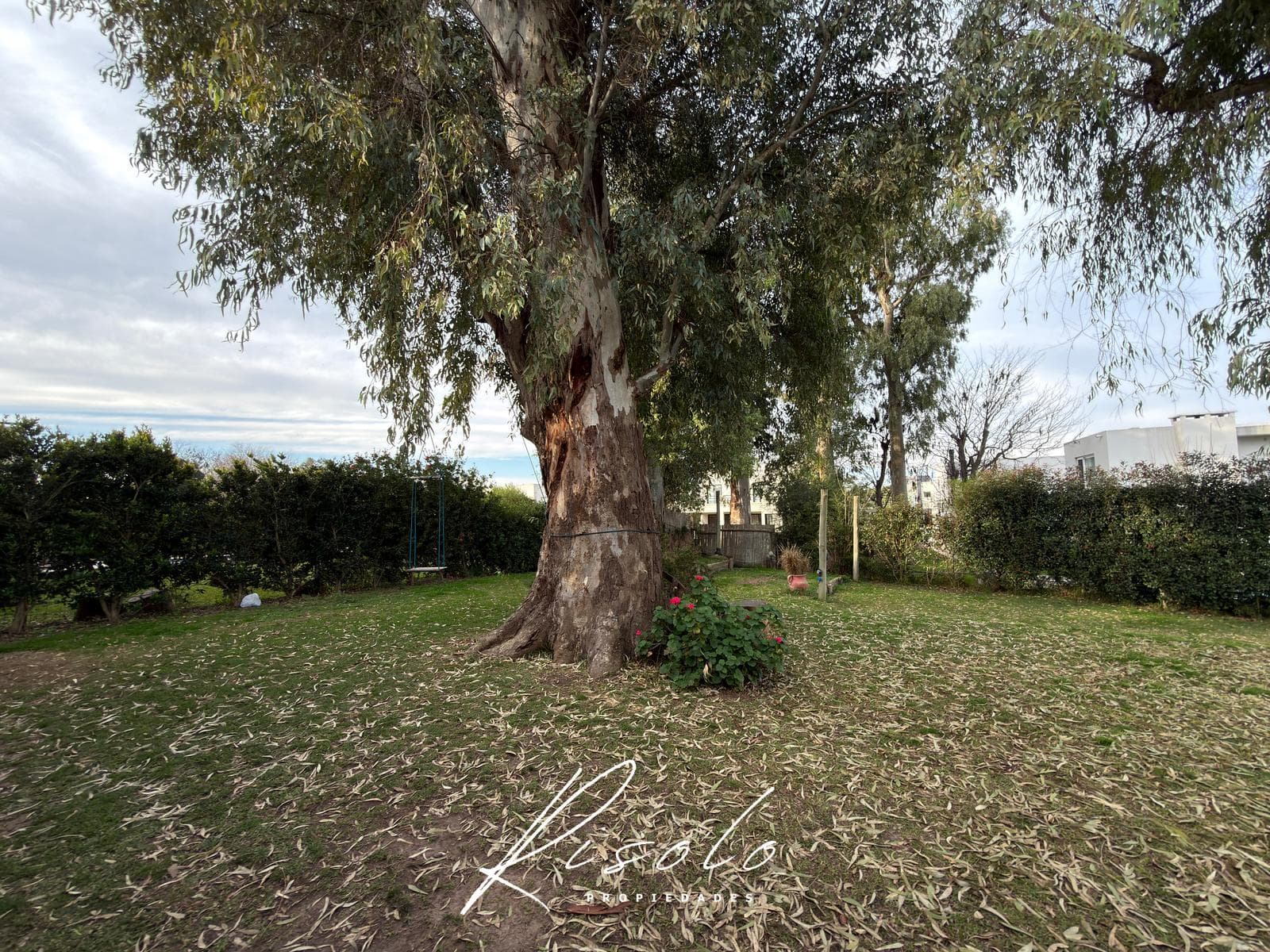 House for Sale. 3 bedrooms. Pergola, Grill. Great Deal! Gated Community, Escobar
