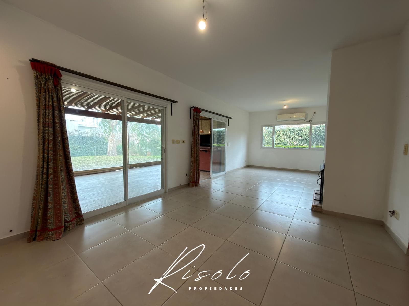 House for Sale. 3 bedrooms. Pergola, Grill. Great Deal! Gated Community, Escobar