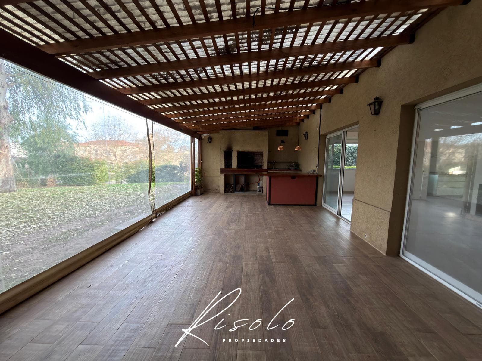 House for Sale. 3 bedrooms. Pergola, Grill. Great Deal! Gated Community, Escobar