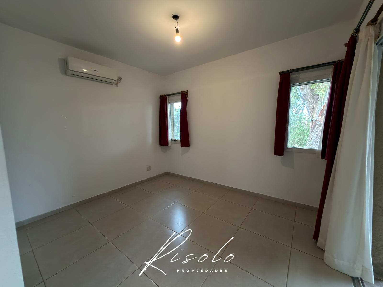 House for Sale. 3 bedrooms. Pergola, Grill. Great Deal! Gated Community, Escobar