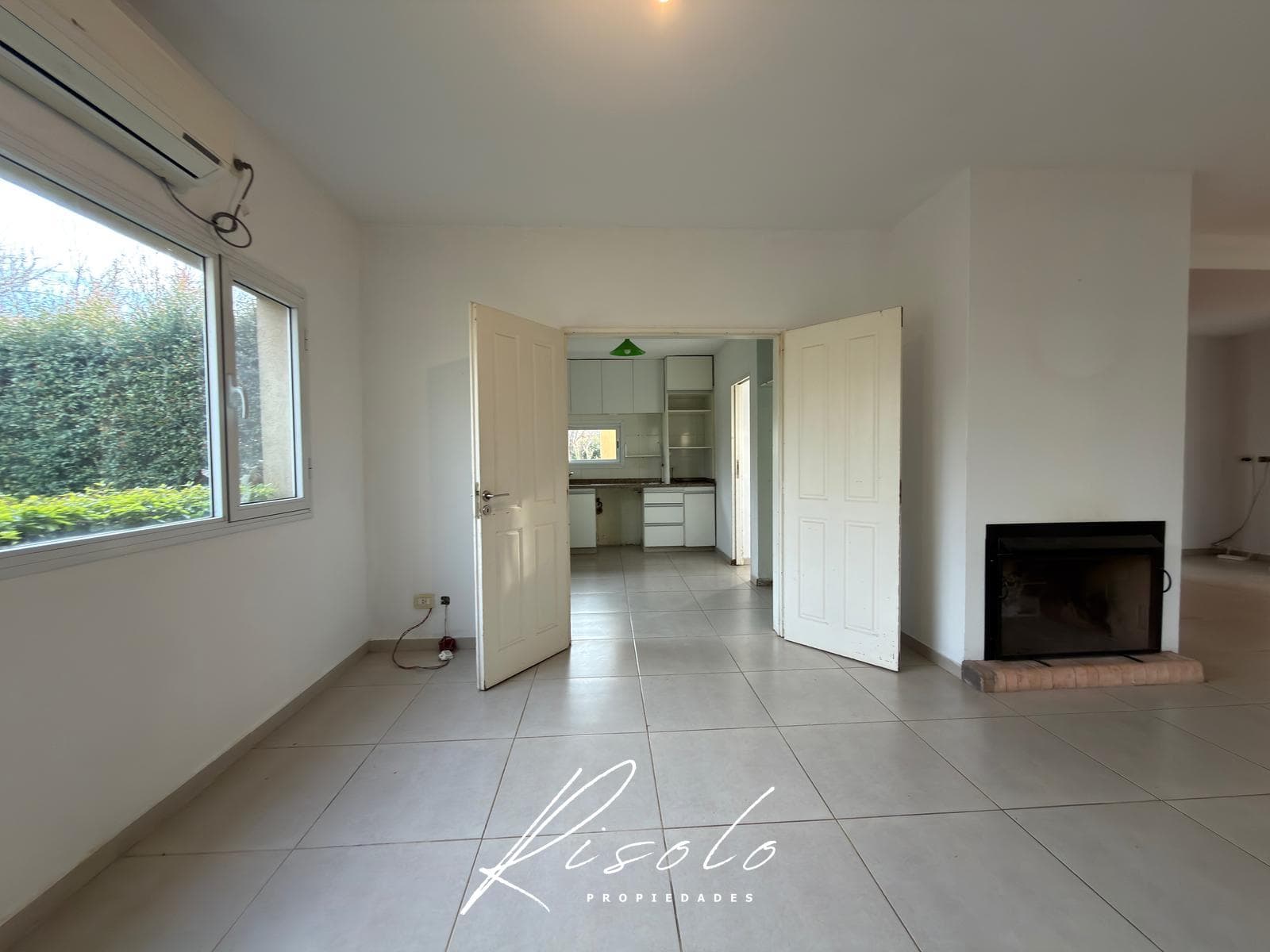 House for Sale. 3 bedrooms. Pergola, Grill. Great Deal! Gated Community, Escobar