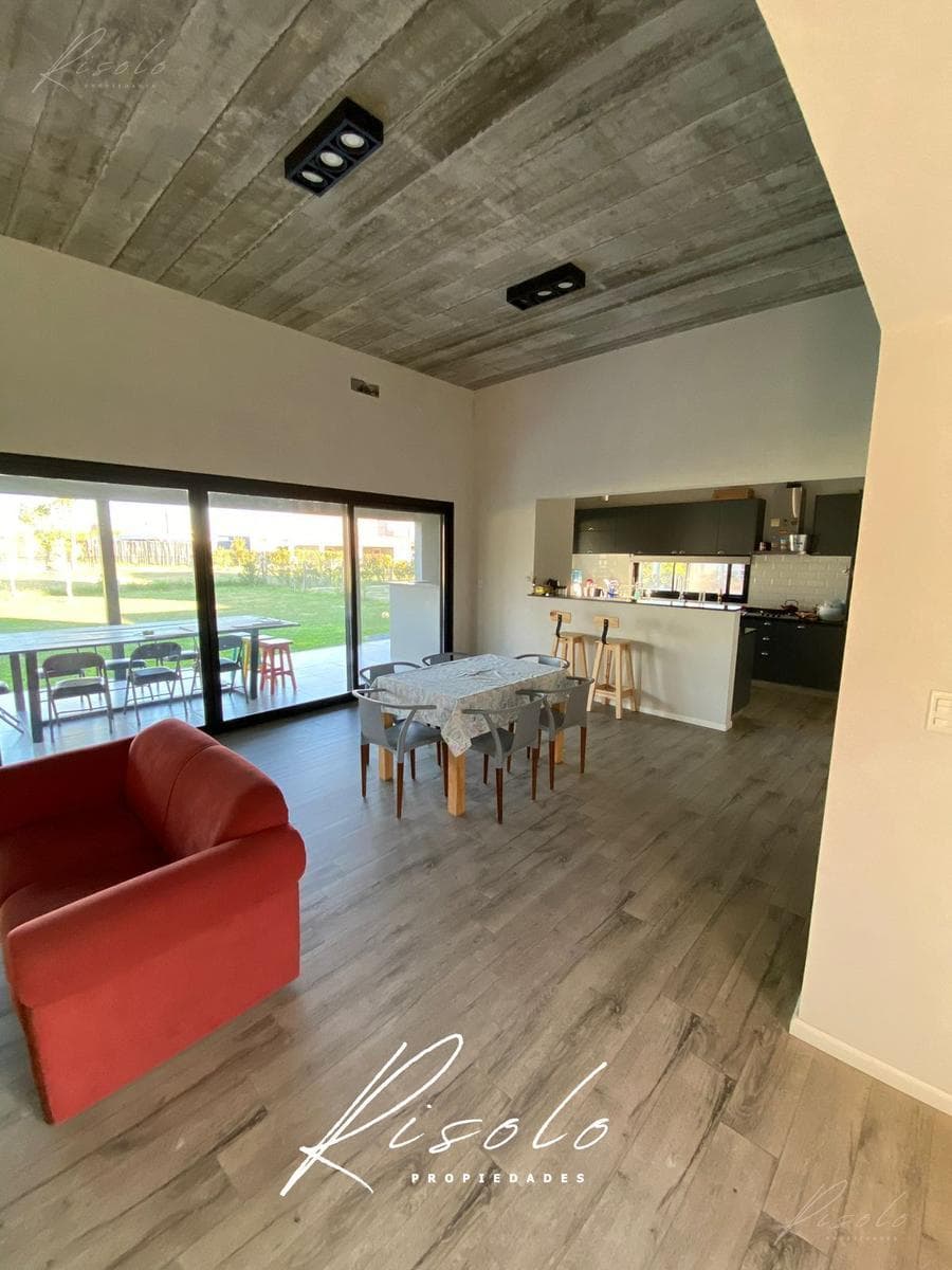 House for Sale. 3 bedrooms. Office. Gated Community, North Zone, Escobar