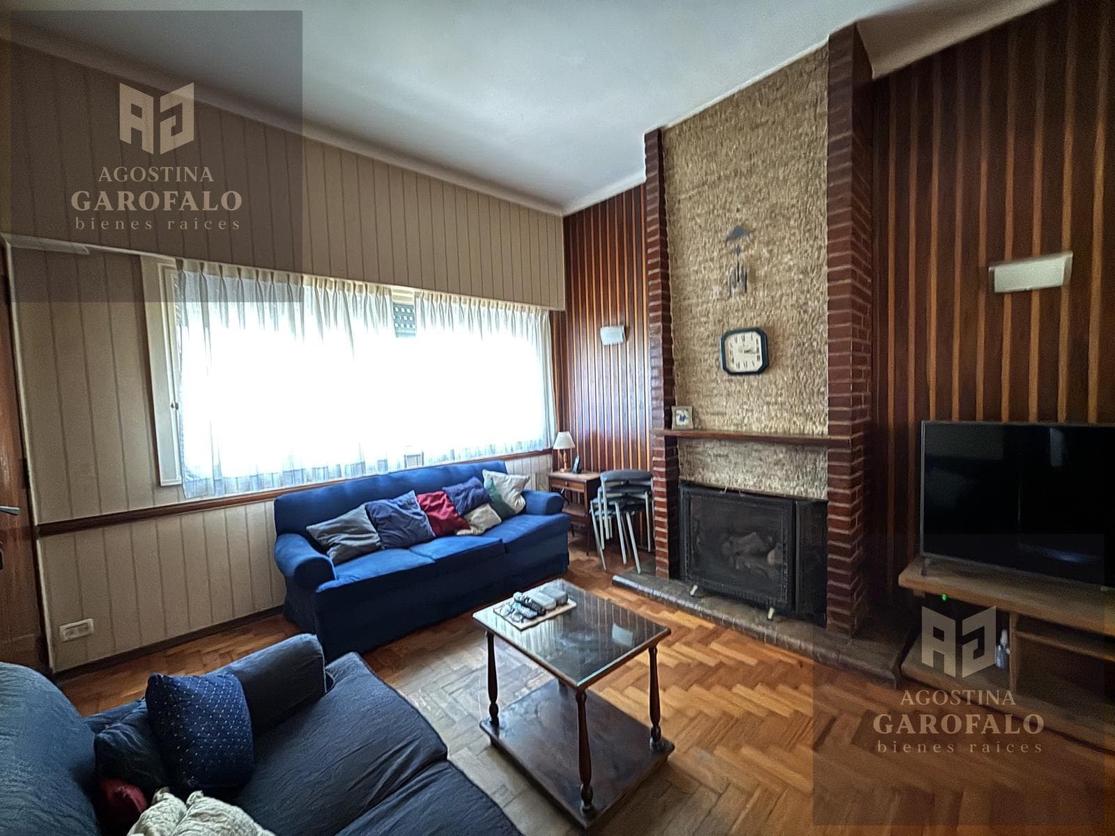 House for Sale on Its Own Lot with a Patio and Grill in Parque Chacabuco