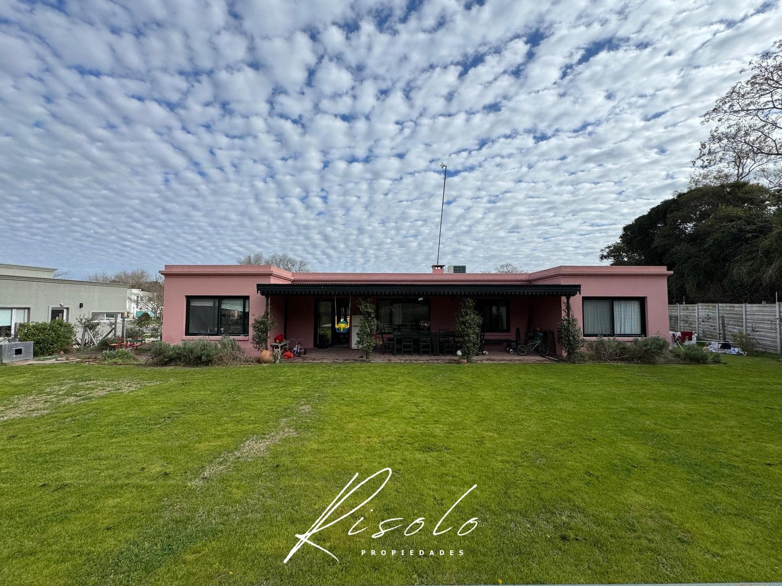 House for Sale. Pool. 3 bedrooms. Country-style. Gated Community, Escobar