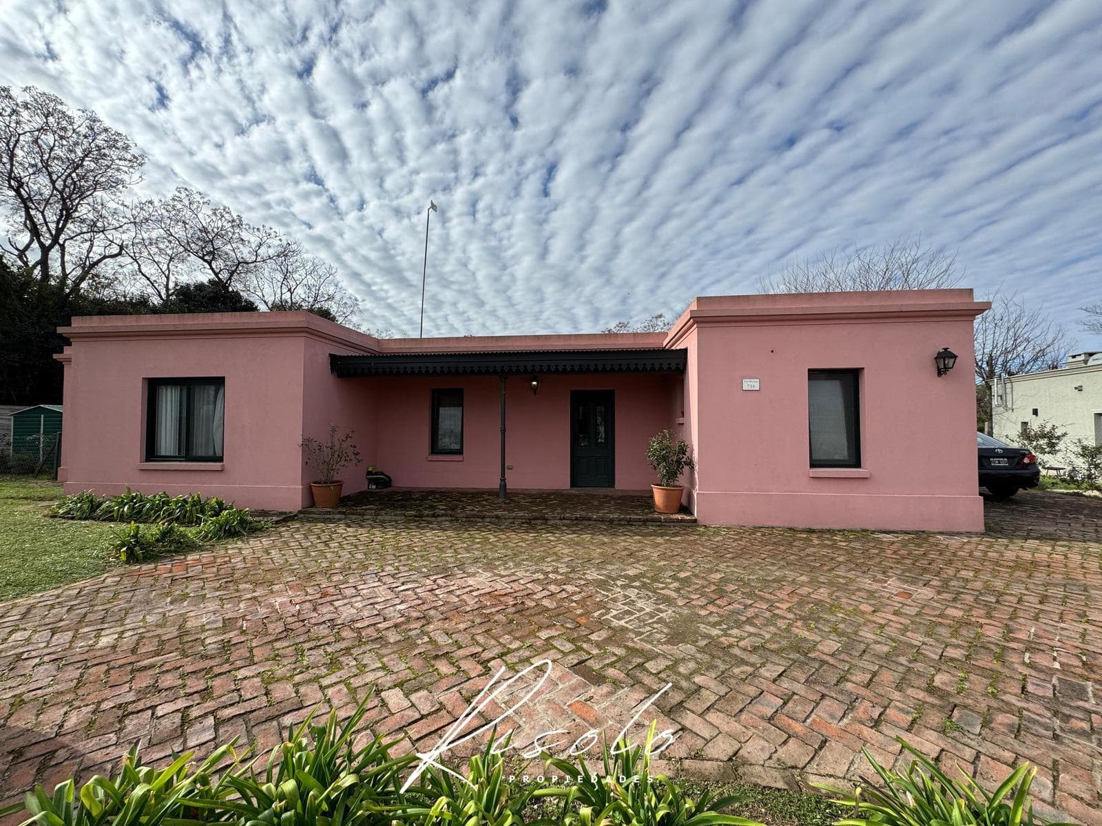 House for Sale. Pool. 3 bedrooms. Country-style. Gated Community, Escobar
