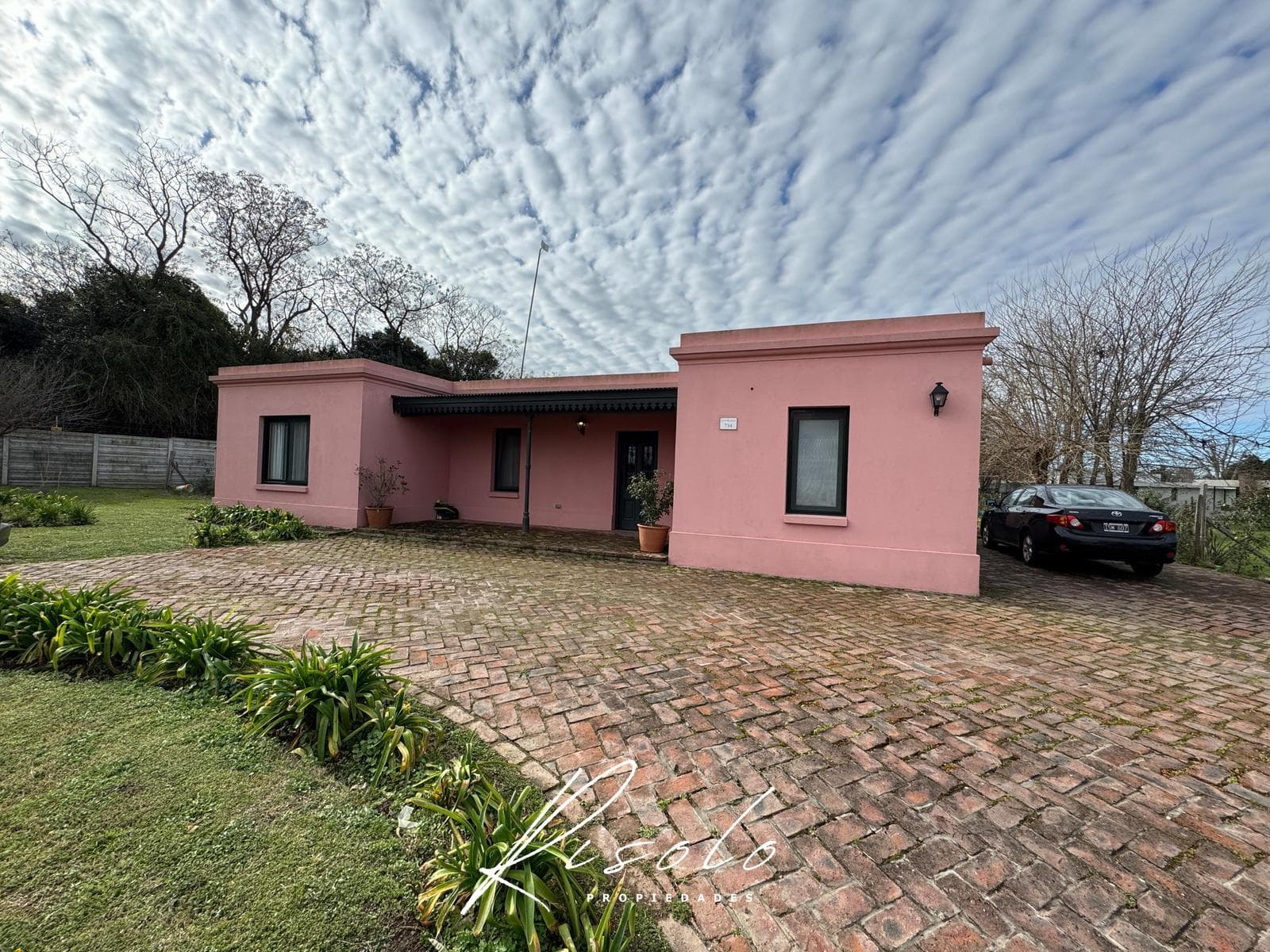 House for Sale. Pool. 3 bedrooms. Country-style. Gated Community, Escobar