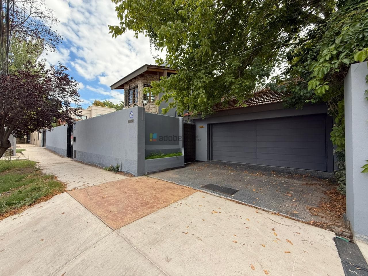CASA A LA VENTA EN CALLE BESARES, EXCELENTE UBICACIÓN EN CHACRAS DE CORIA