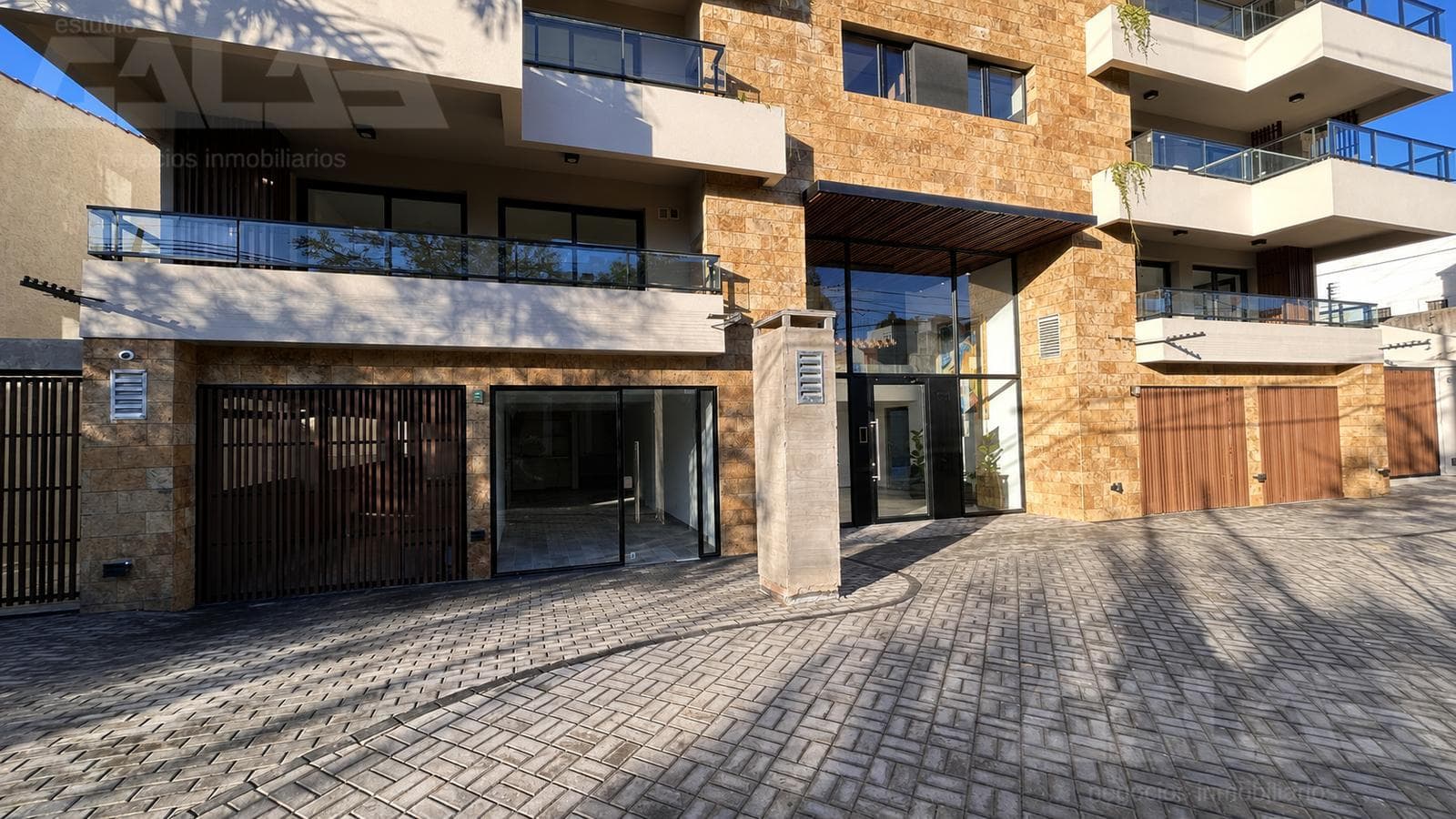 Brand-New Premium Studio Apartment with Garage and Pool in Ituzaingó Norte