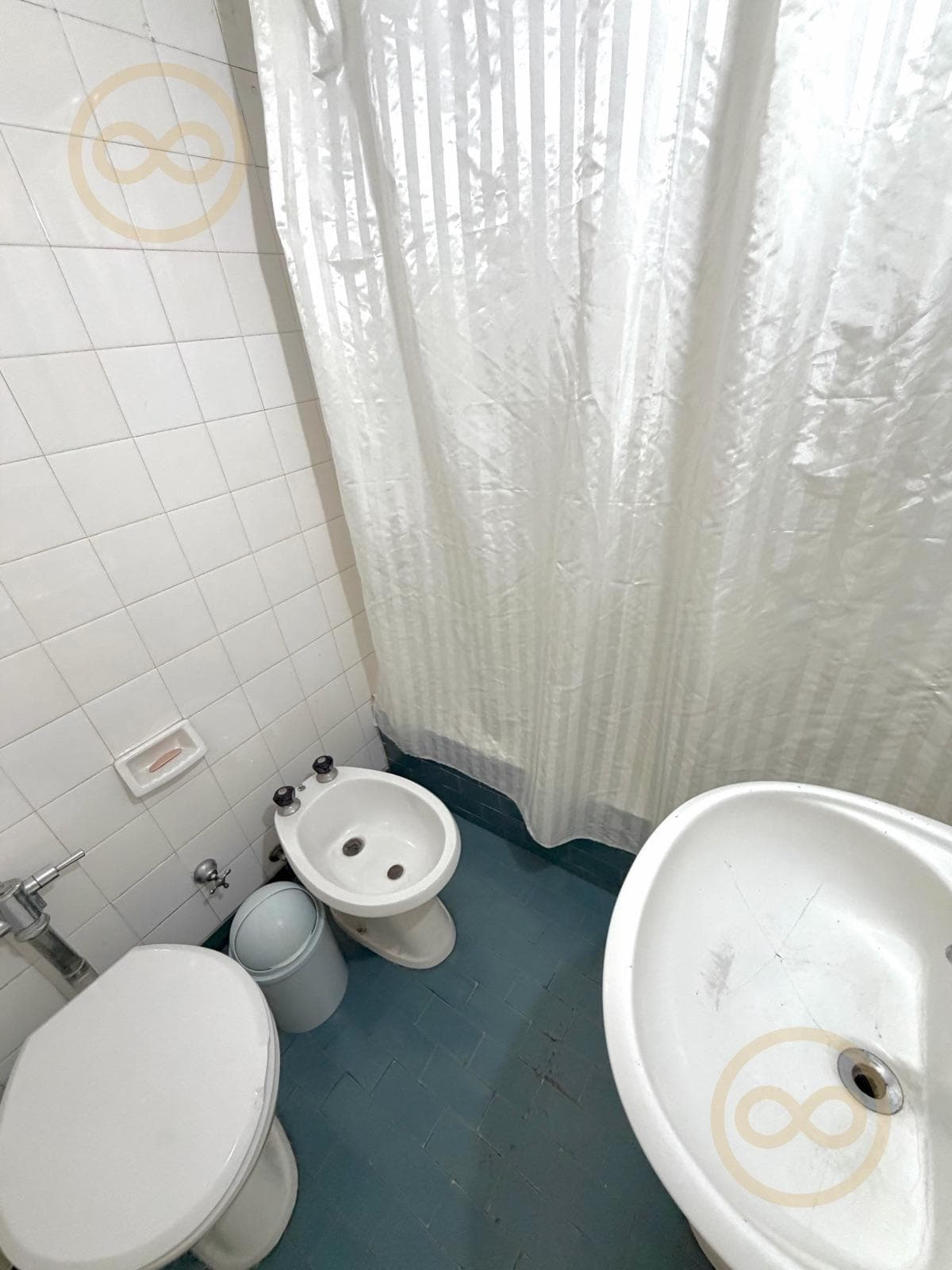 APARTMENT FOR SALE: 3-ROOM APARTMENT ON SANTA FE AVENUE AND AUSTRIA STREET IN RECOLETA, WITH A SUNNY BALCONY