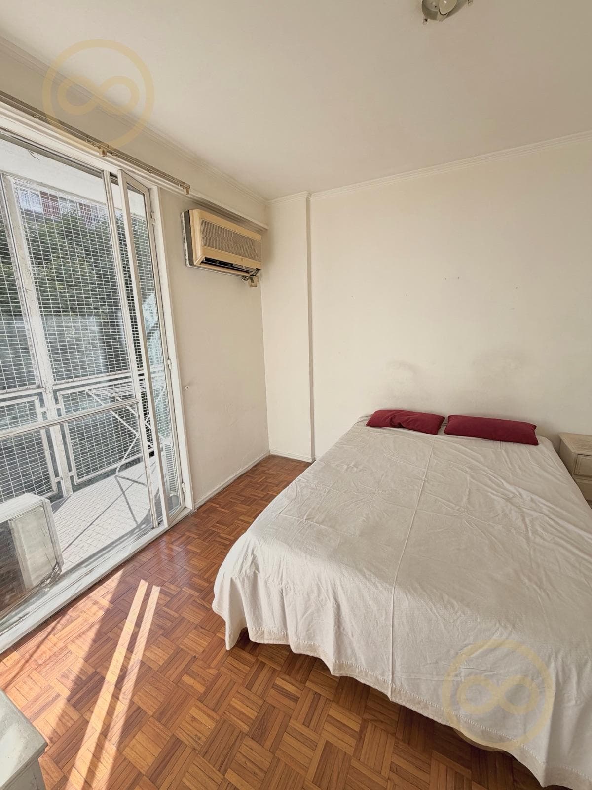 APARTMENT FOR SALE: 3-ROOM APARTMENT ON SANTA FE AVENUE AND AUSTRIA STREET IN RECOLETA, WITH A SUNNY BALCONY