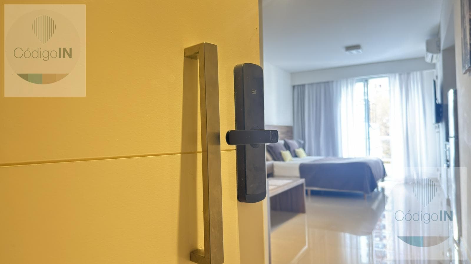Furnished and fully equipped studio apartment on the street-facing side (Amenities)