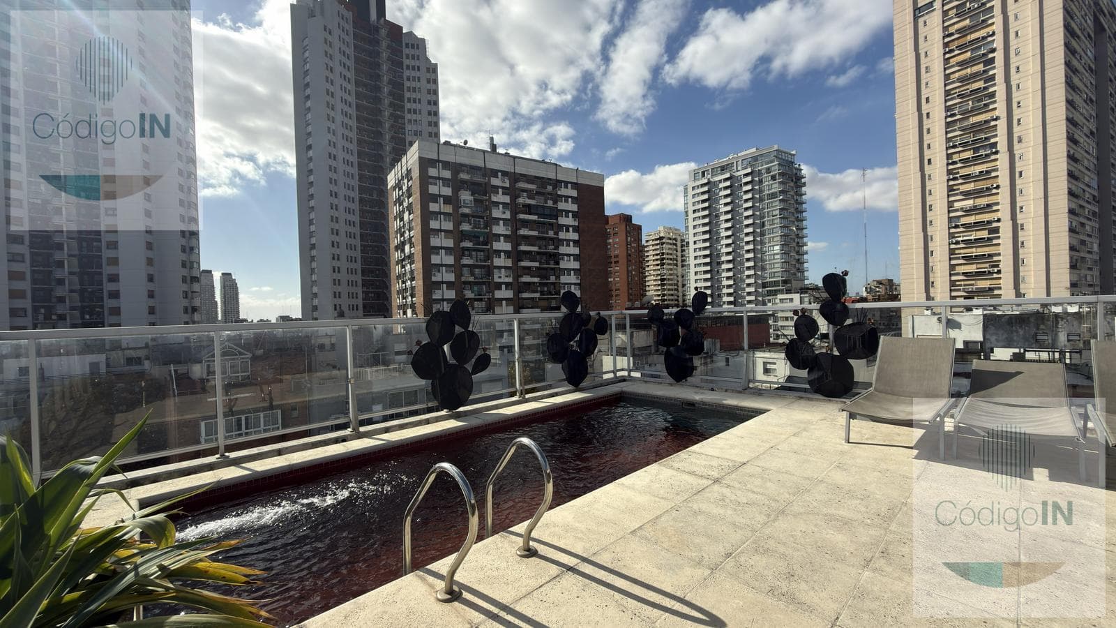 Furnished and fully equipped studio apartment on the street-facing side (Amenities)