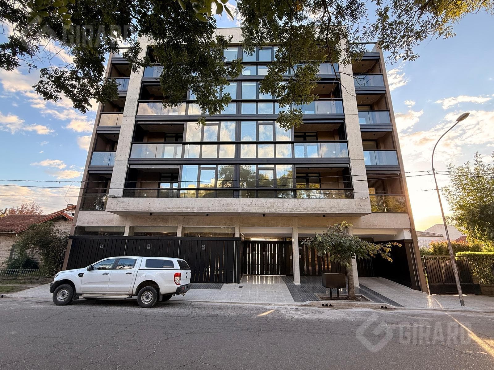 Brand-new 2-room apartment for sale in the Plaza Guemes area