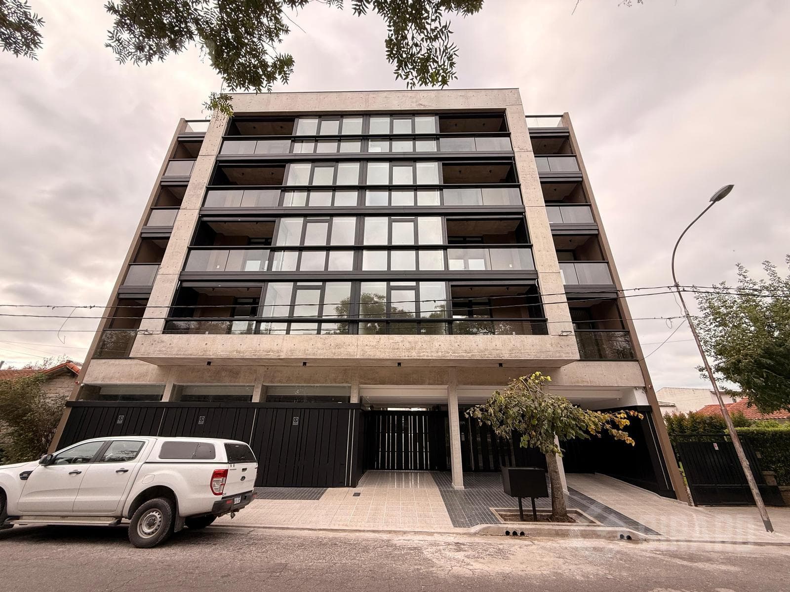 Brand-new 2-room apartment for sale in the Plaza Guemes area