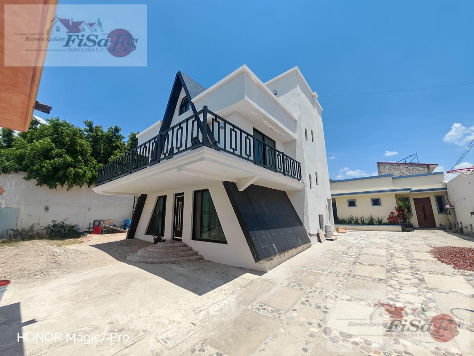 HOUSE FOR SALE IN VALLE DE ORO