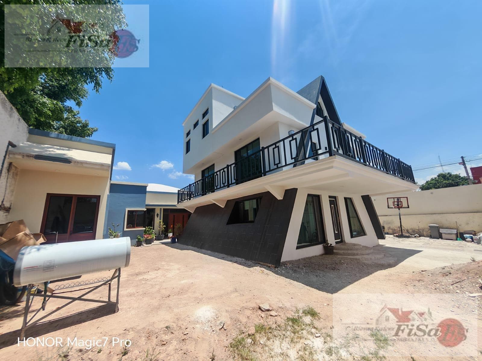 HOUSE FOR SALE IN VALLE DE ORO
