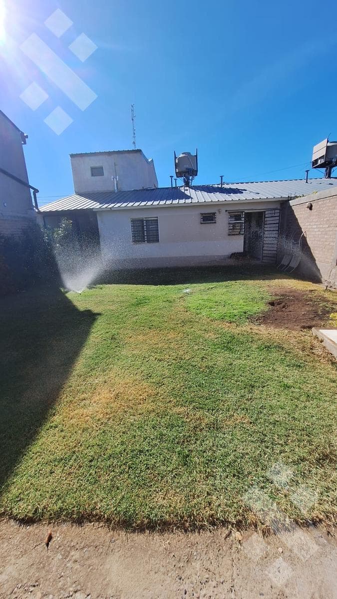 For Sale: 3-Bedroom House | Patio and Separate Barbecue Area with Potential for Expansion in Terrazas, Neuquén