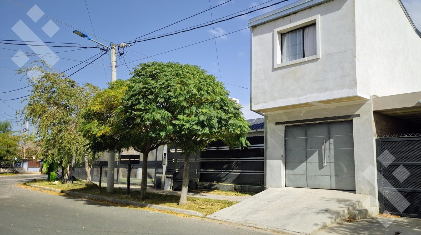 For Sale: 3-Bedroom House | Patio and Separate Barbecue Area with Potential for Expansion in Terrazas, Neuquén