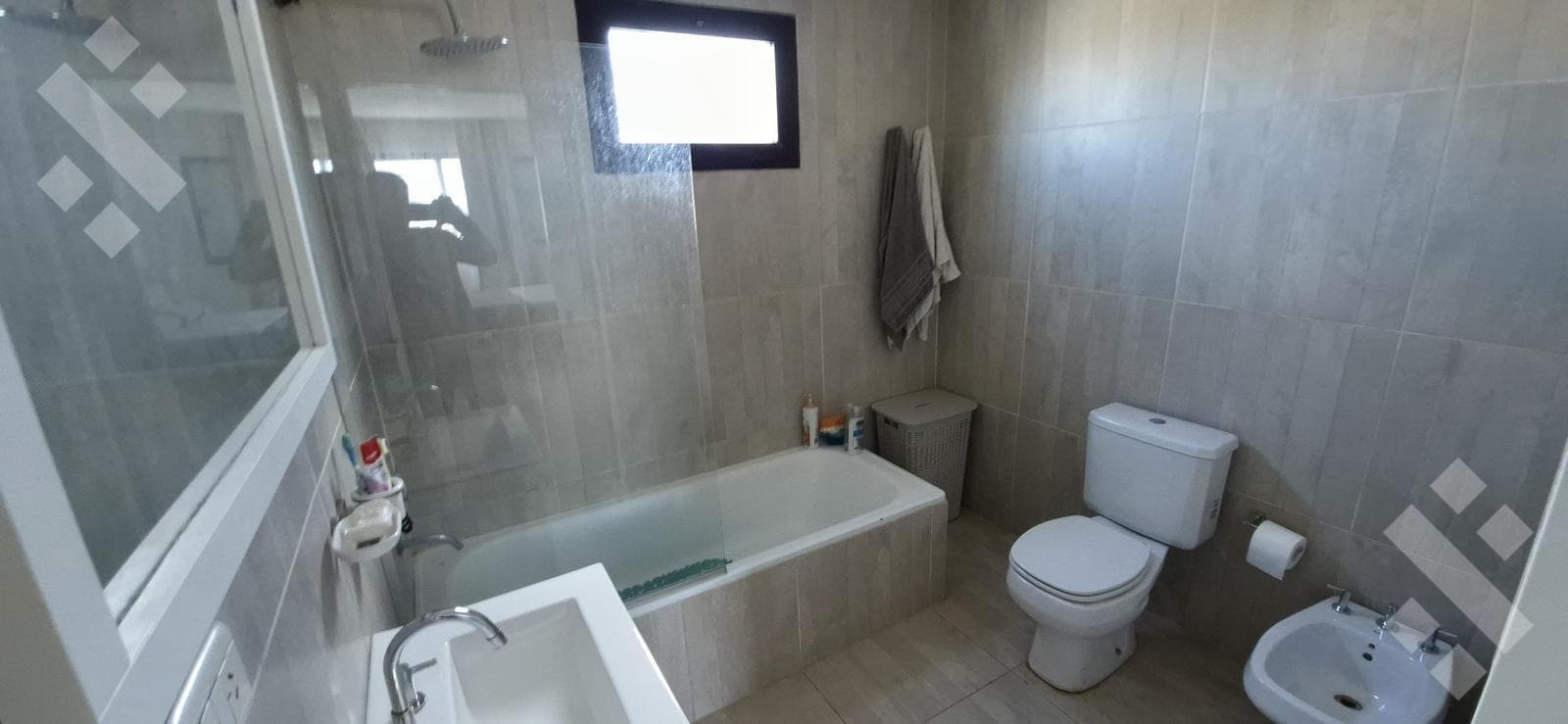 For Sale: 3-Bedroom House | Patio and Separate Barbecue Area with Potential for Expansion in Terrazas, Neuquén