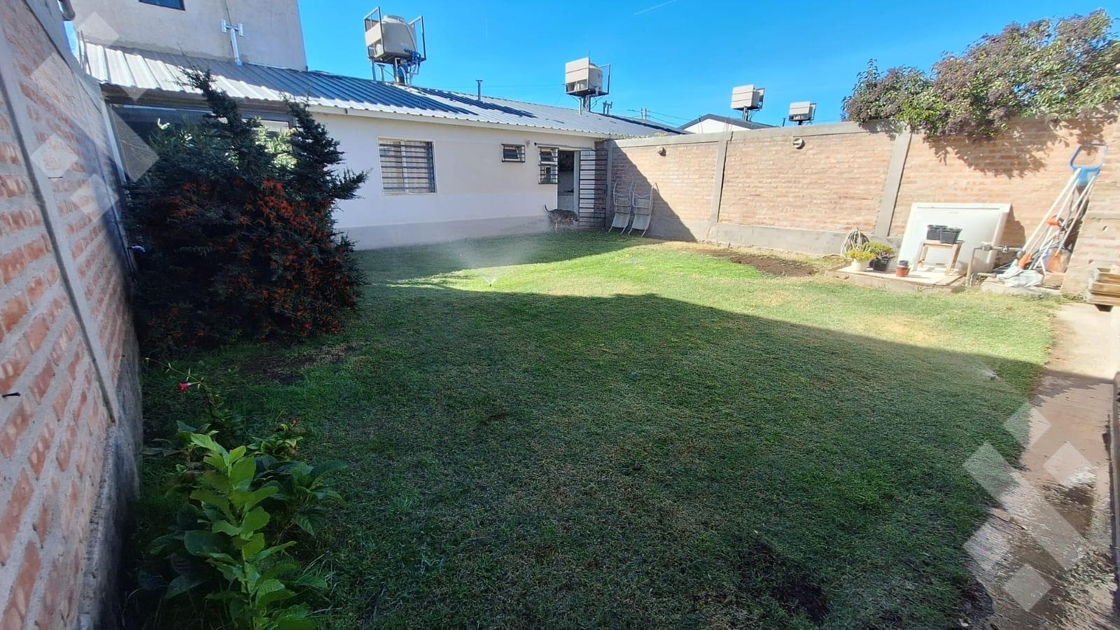 For Sale: 3-Bedroom House | Patio and Separate Barbecue Area with Potential for Expansion in Terrazas, Neuquén