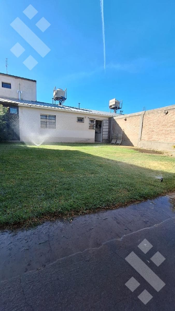 For Sale: 3-Bedroom House | Patio and Separate Barbecue Area with Potential for Expansion in Terrazas, Neuquén