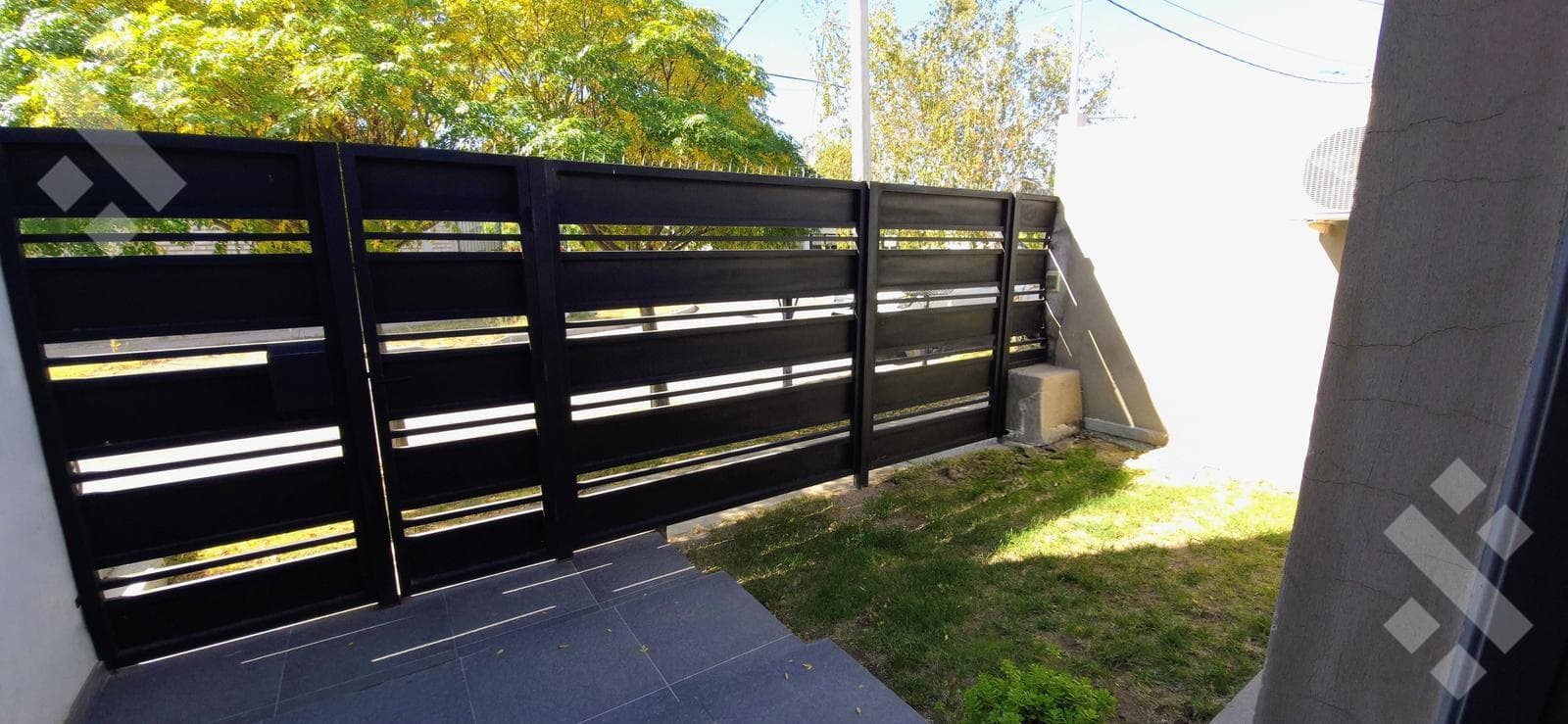 For Sale: 3-Bedroom House | Patio and Separate Barbecue Area with Potential for Expansion in Terrazas, Neuquén
