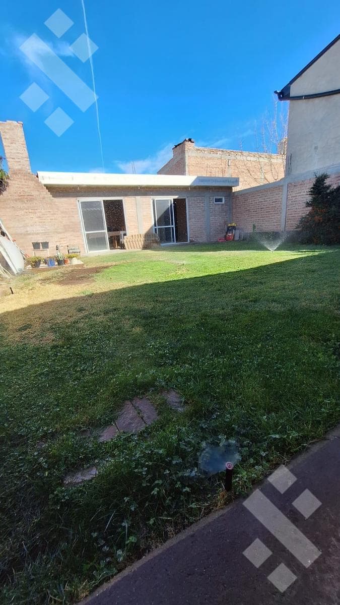 For Sale: 3-Bedroom House | Patio and Separate Barbecue Area with Potential for Expansion in Terrazas, Neuquén