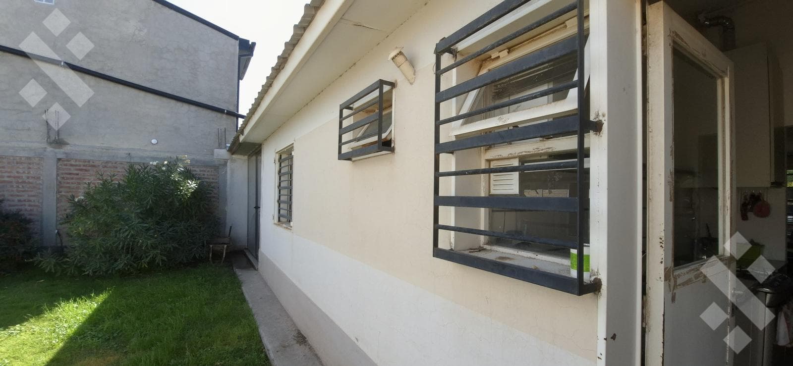 For Sale: 3-Bedroom House | Patio and Separate Barbecue Area with Potential for Expansion in Terrazas, Neuquén