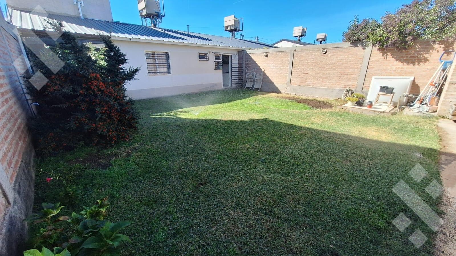For Sale: 3-Bedroom House | Patio and Separate Barbecue Area with Potential for Expansion in Terrazas, Neuquén