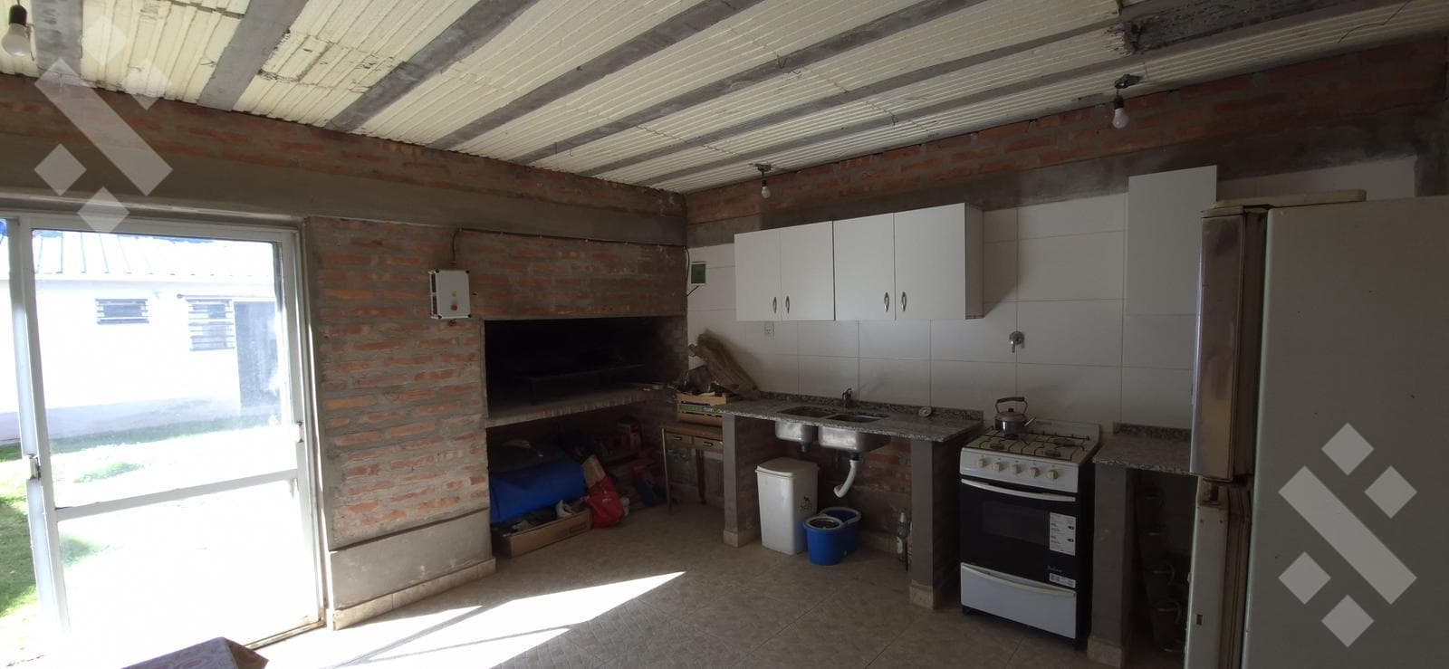 For Sale: 3-Bedroom House | Patio and Separate Barbecue Area with Potential for Expansion in Terrazas, Neuquén