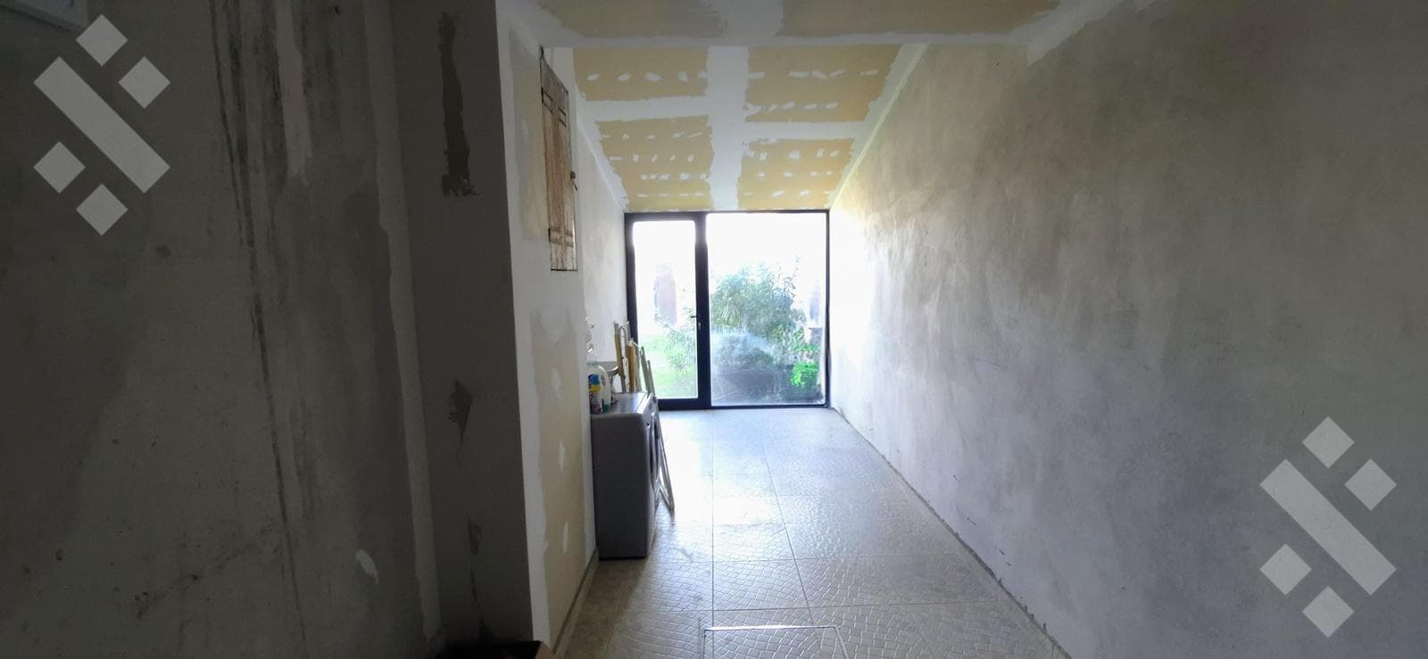 For Sale: 3-Bedroom House | Patio and Separate Barbecue Area with Potential for Expansion in Terrazas, Neuquén