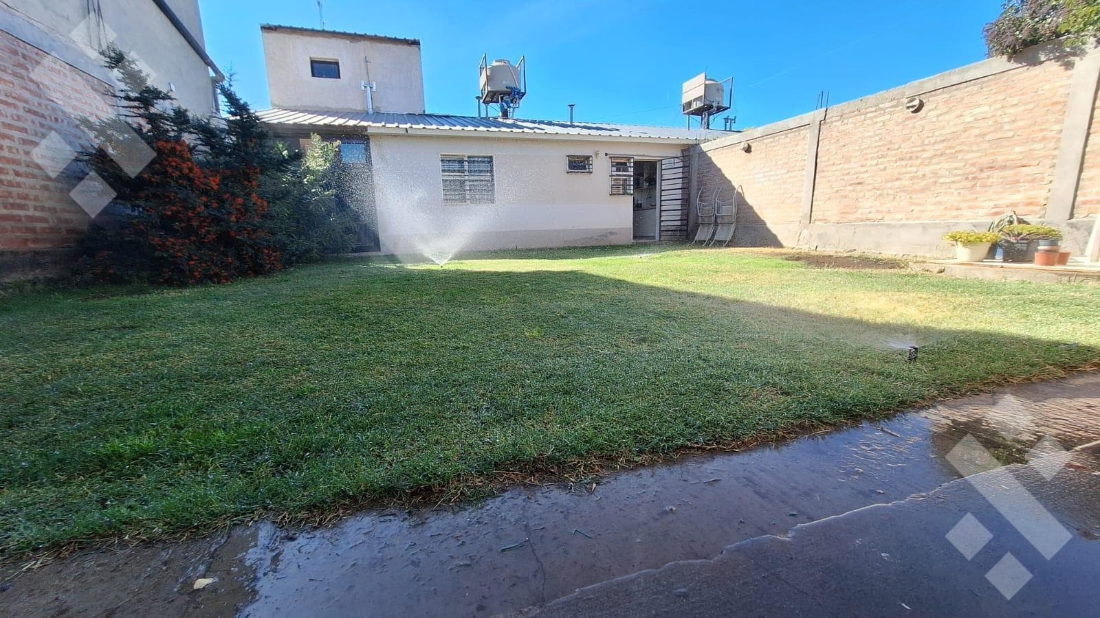 For Sale: 3-Bedroom House | Patio and Separate Barbecue Area with Potential for Expansion in Terrazas, Neuquén
