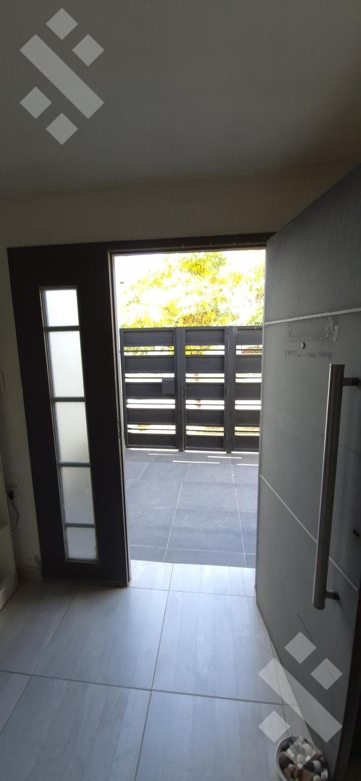 For Sale: 3-Bedroom House | Patio and Separate Barbecue Area with Potential for Expansion in Terrazas, Neuquén