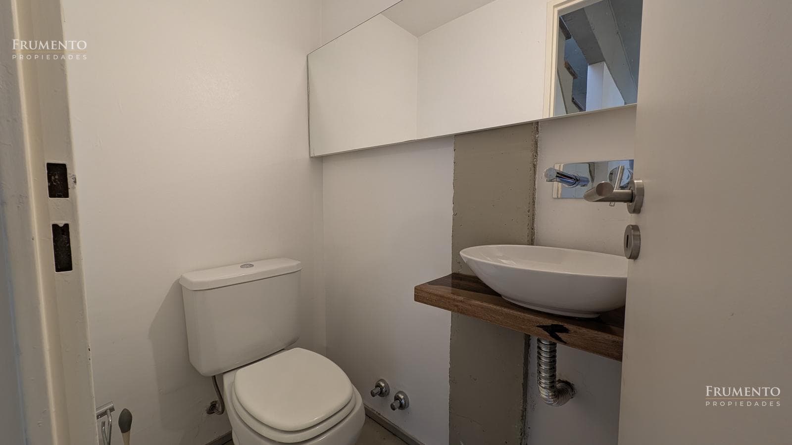 3-Room Apartment in Olivos with Garage and Grill