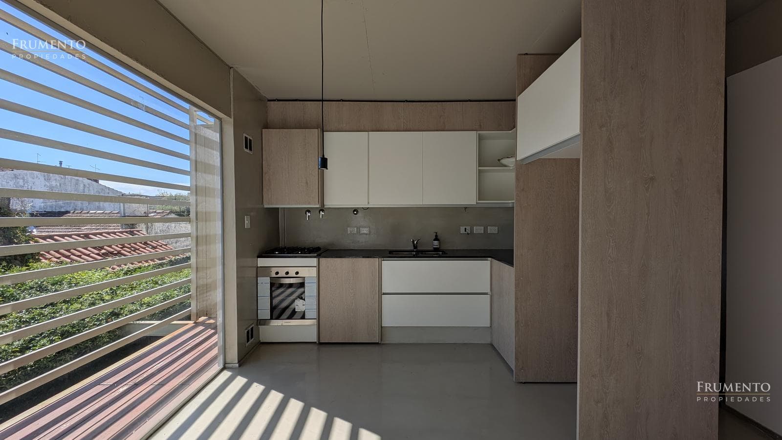 3-Room Apartment in Olivos with Garage and Grill